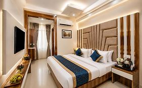 Hotel Star Villa City Centre - Front Of New Delhi Railway Station & 5 Minutes From Connaught Place